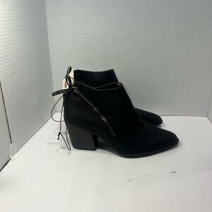 Universal Thread Black Ankle Booties